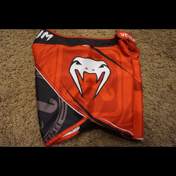VENUM JOSÉ ALDO UFC LTD EDITION FIGHTSHORTS - RED 33 - Picture 5 of 6
